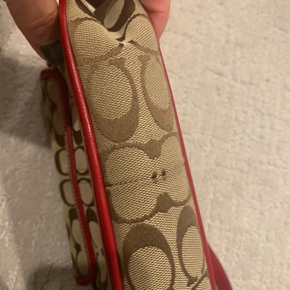 Coach purse. - Picture 3 of 5